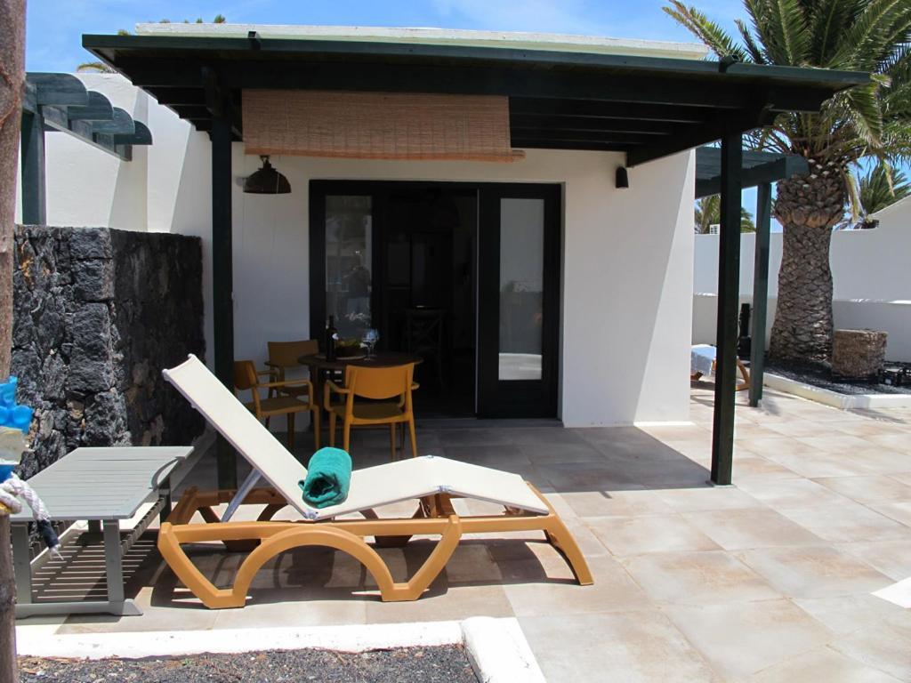 Bungalow Goa Pool View, Playa Roca Residence Sea Front Access - Free Ac - Wifi Costa Teguise Extérieur photo