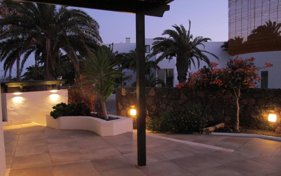 Bungalow Goa Pool View, Playa Roca Residence Sea Front Access - Free Ac - Wifi Costa Teguise Extérieur photo
