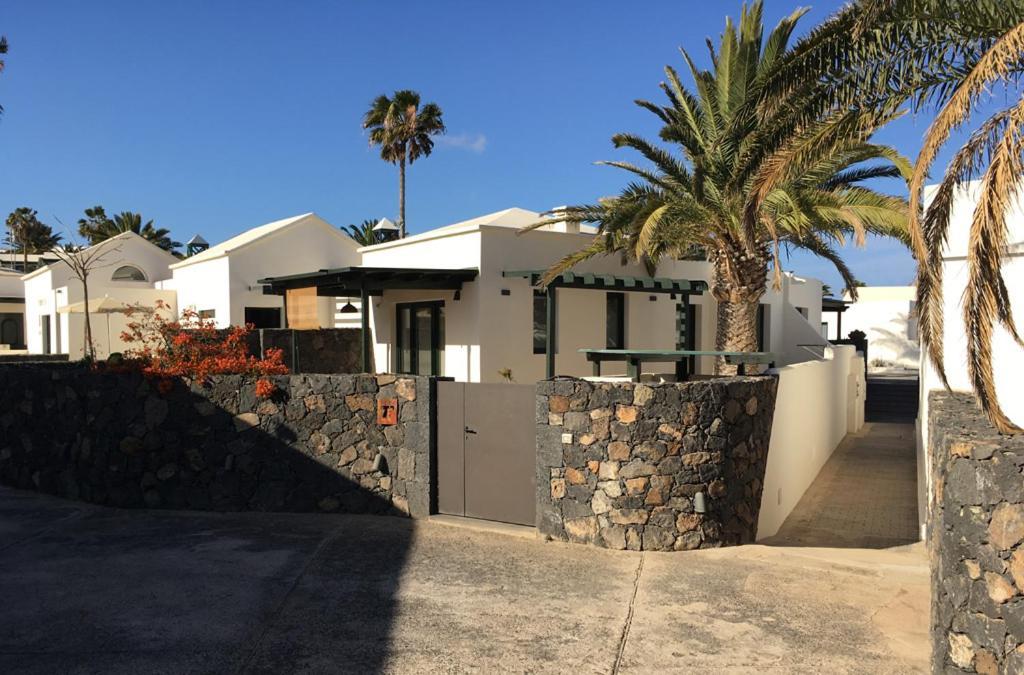 Bungalow Goa Pool View, Playa Roca Residence Sea Front Access - Free Ac - Wifi Costa Teguise Extérieur photo