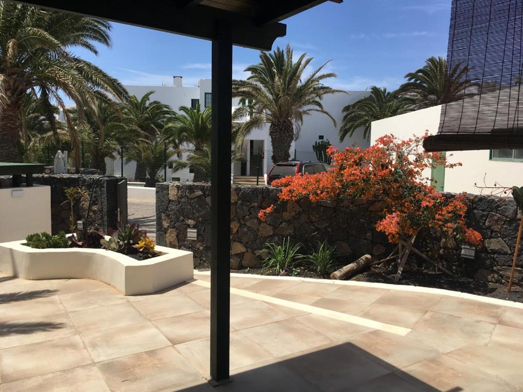Bungalow Goa Pool View, Playa Roca Residence Sea Front Access - Free Ac - Wifi Costa Teguise Extérieur photo