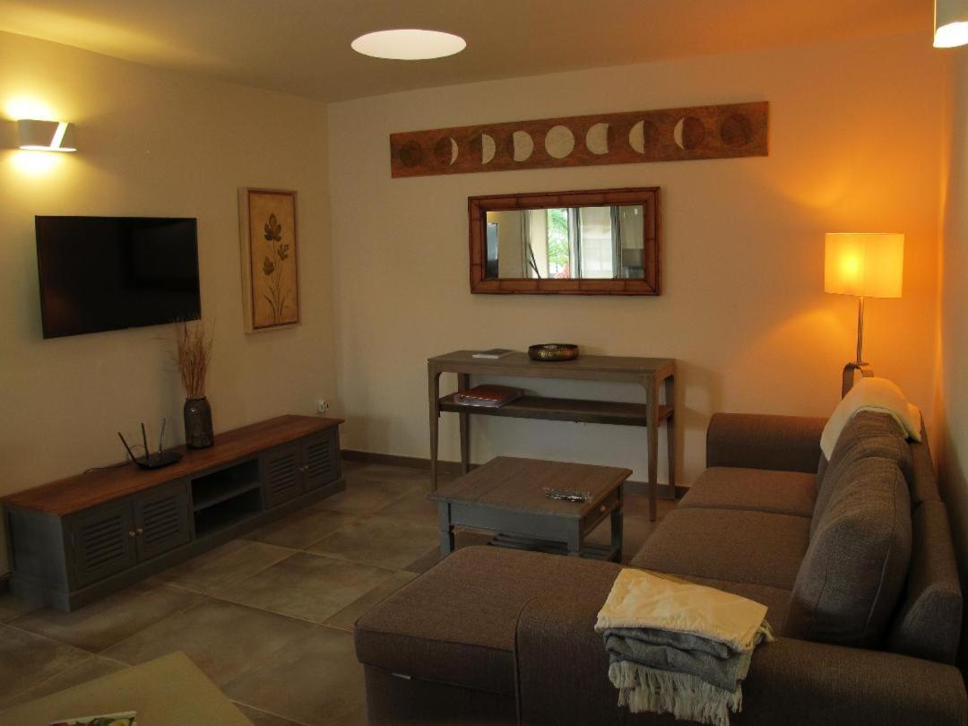 Bungalow Goa Pool View, Playa Roca Residence Sea Front Access - Free Ac - Wifi Costa Teguise Extérieur photo