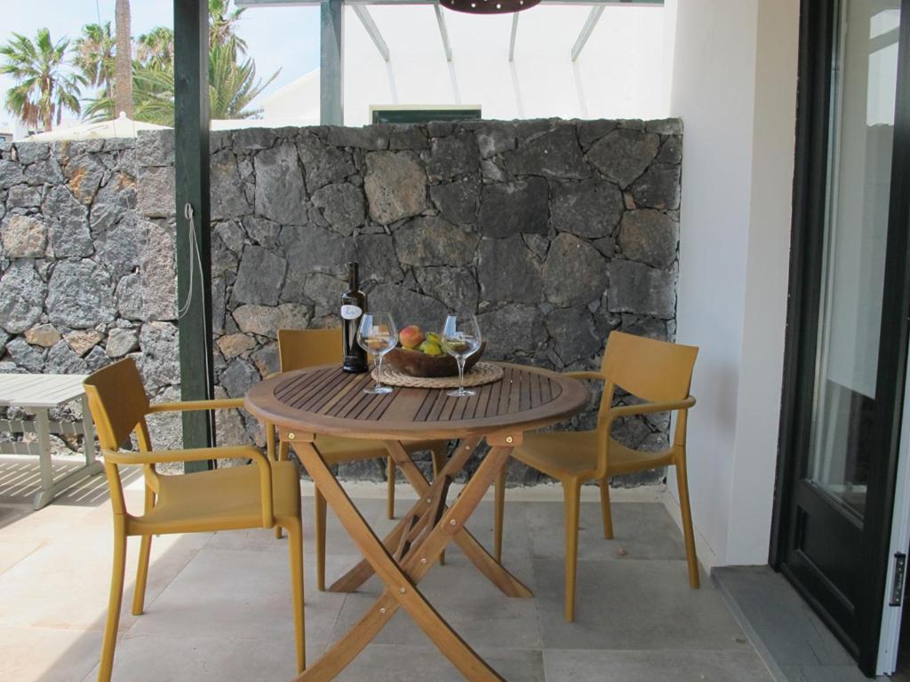 Bungalow Goa Pool View, Playa Roca Residence Sea Front Access - Free Ac - Wifi Costa Teguise Extérieur photo