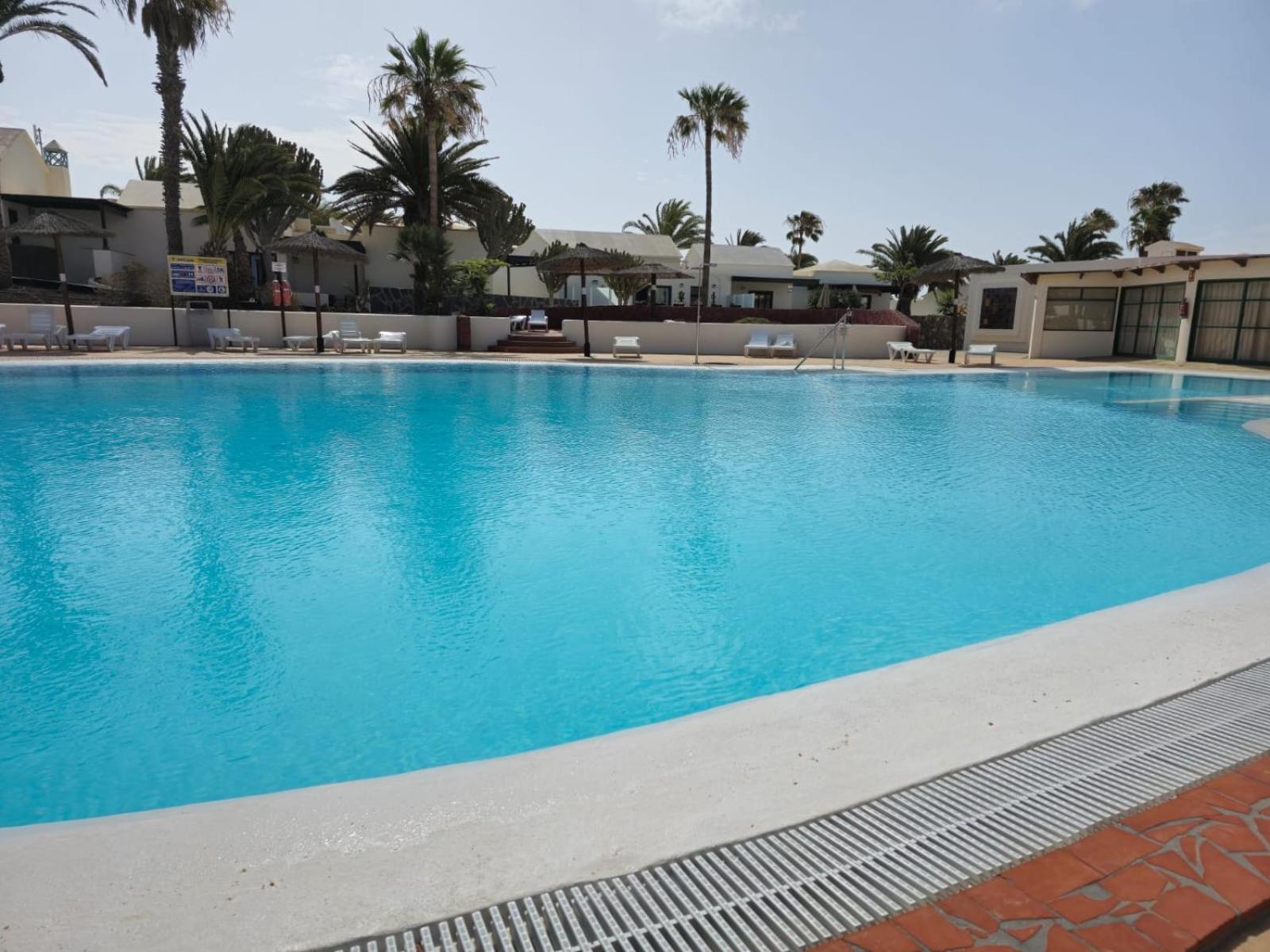 Bungalow Goa Pool View, Playa Roca Residence Sea Front Access - Free Ac - Wifi Costa Teguise Extérieur photo