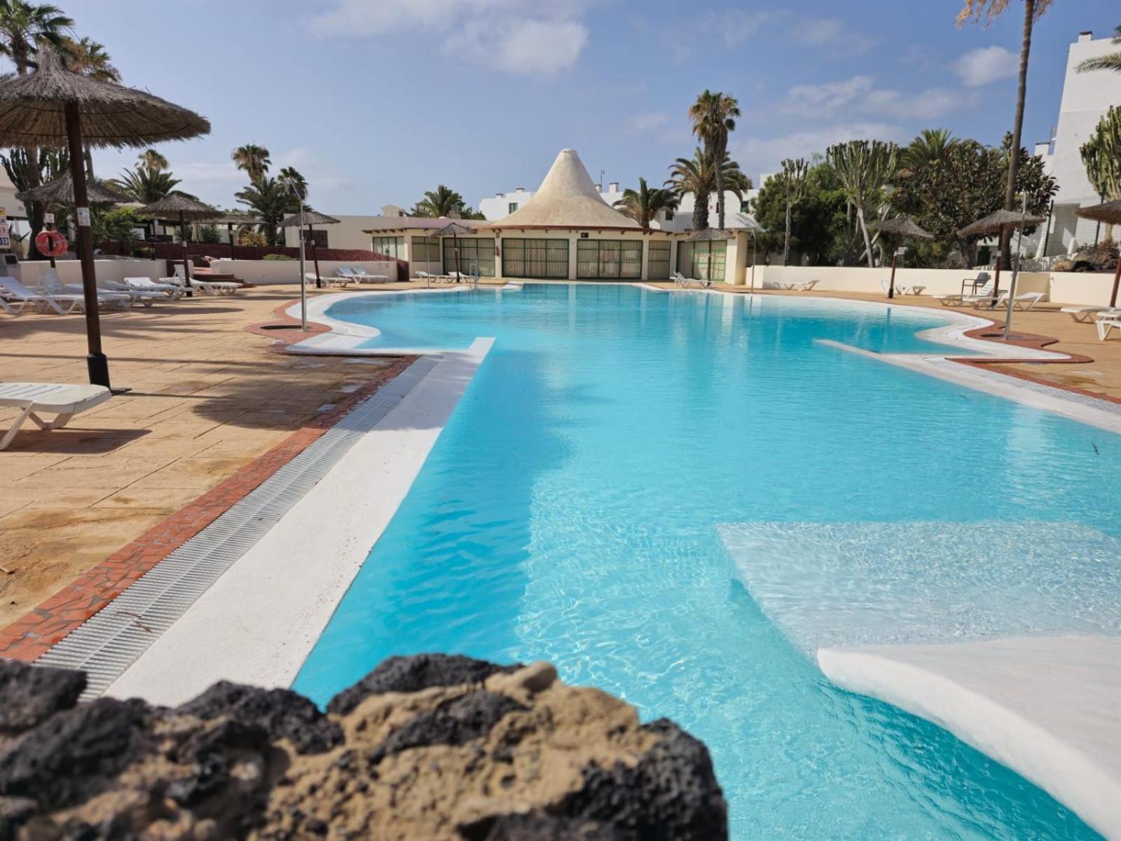 Bungalow Goa Pool View, Playa Roca Residence Sea Front Access - Free Ac - Wifi Costa Teguise Extérieur photo